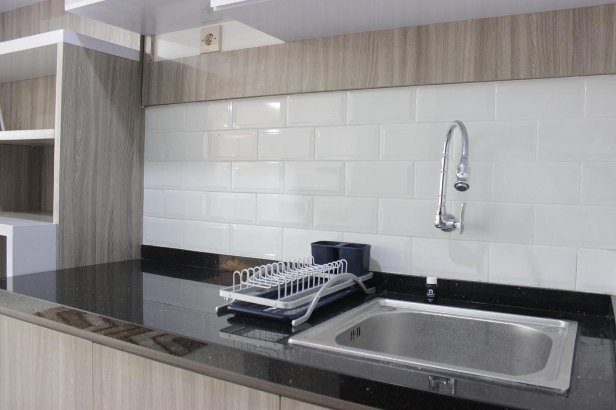 Spacious And Modern At Grand Afrika By Travelio Apartemen Bandung